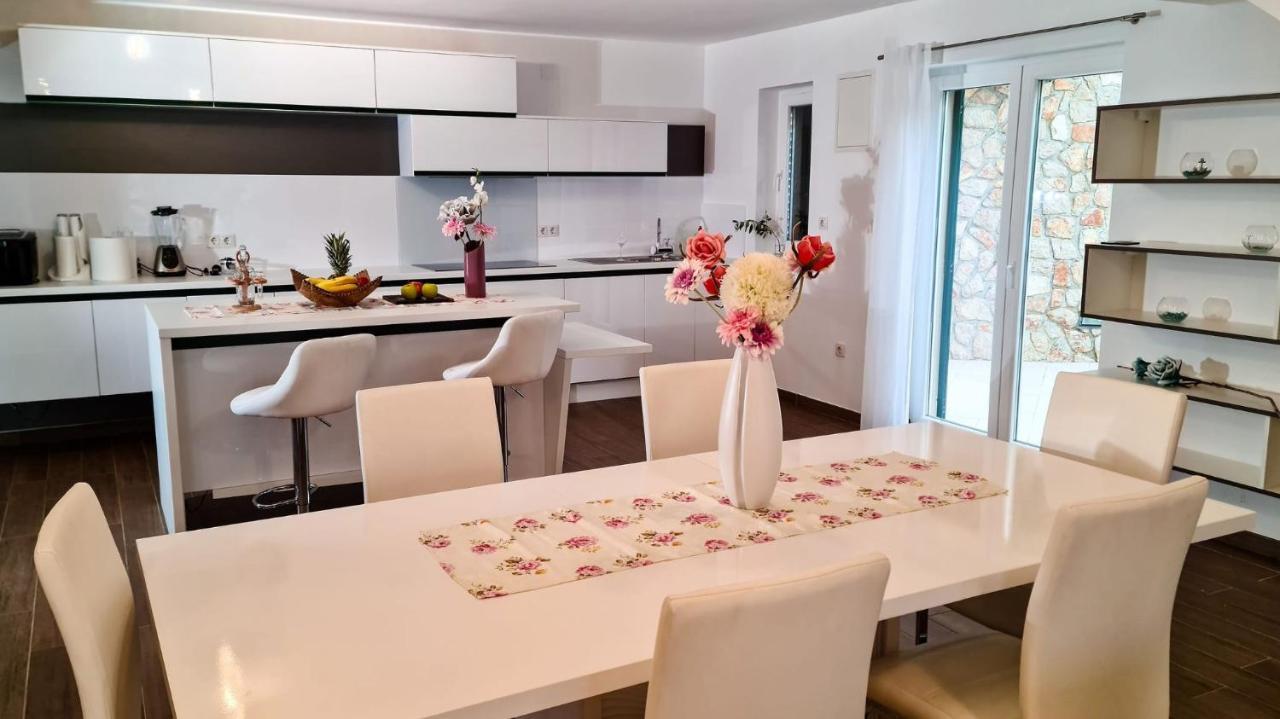 Villa Relax , With Seaview And Two Pools Near Beach Starigrad  Exteriör bild