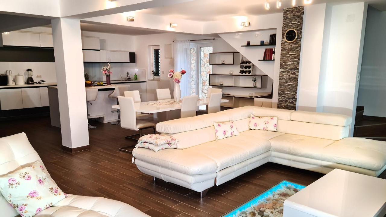 Villa Relax , With Seaview And Two Pools Near Beach Starigrad  Exteriör bild